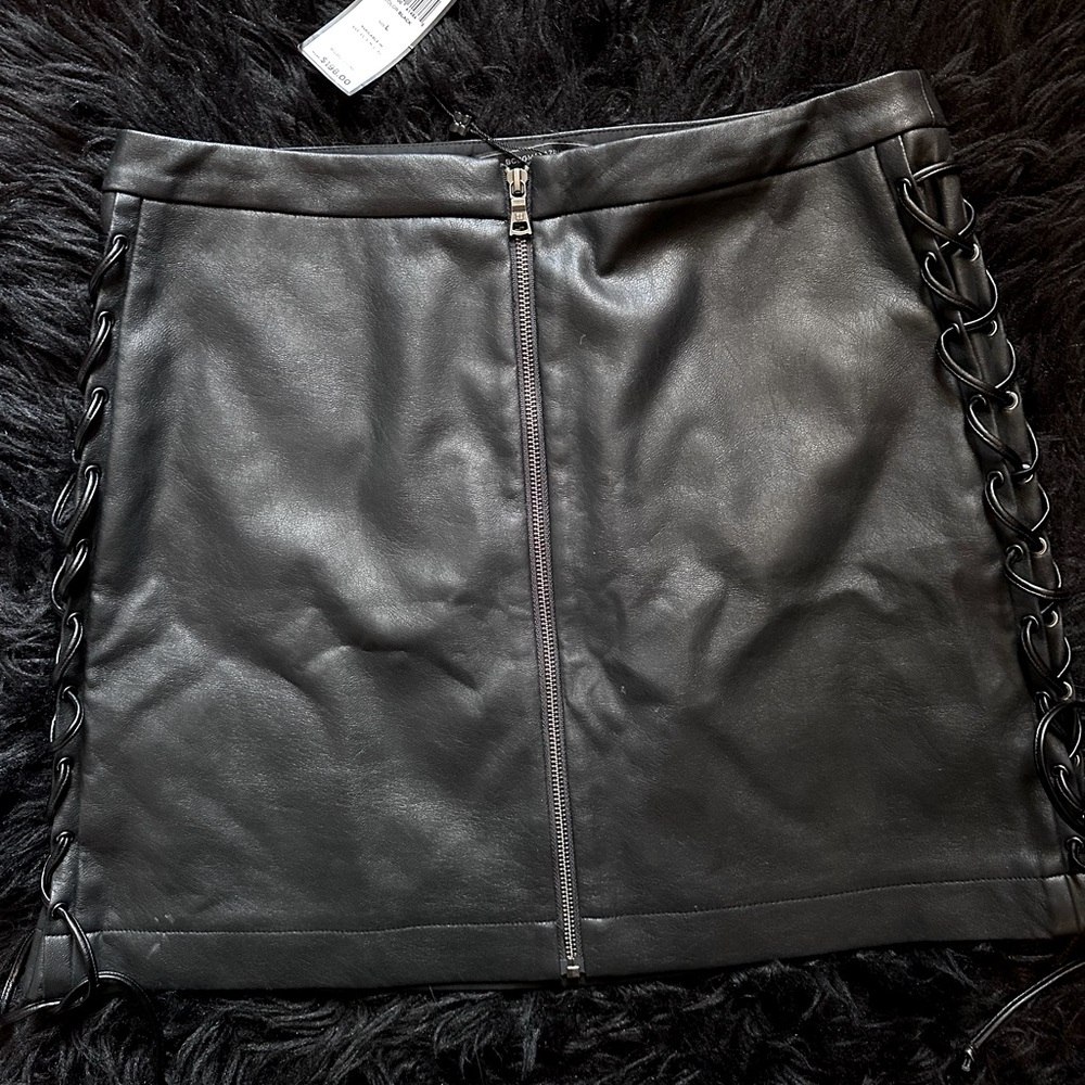 BCBG PLEATHER LACE UP ZIPPER SKIRT